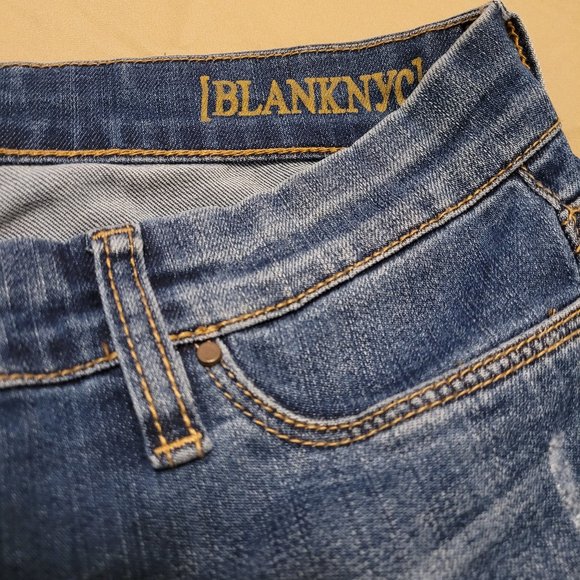 Blank NYC MID-RISE JEANS - Picture 3 of 8